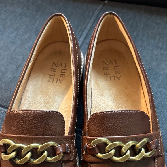 Naturalizer Emmal Slip - On loafers in brown color with a lug sole - Picture 6 of 9